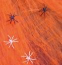 Oranges Spinnennetz mit Spinnen Halloween Dekoration